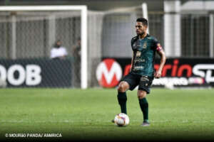 Mineiro: América renova com ex-lateral de Palmeiras e Flamengo