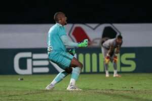 Time da Série B atravessa Atlético-GO e acerta com goleiro do Santa Cruz