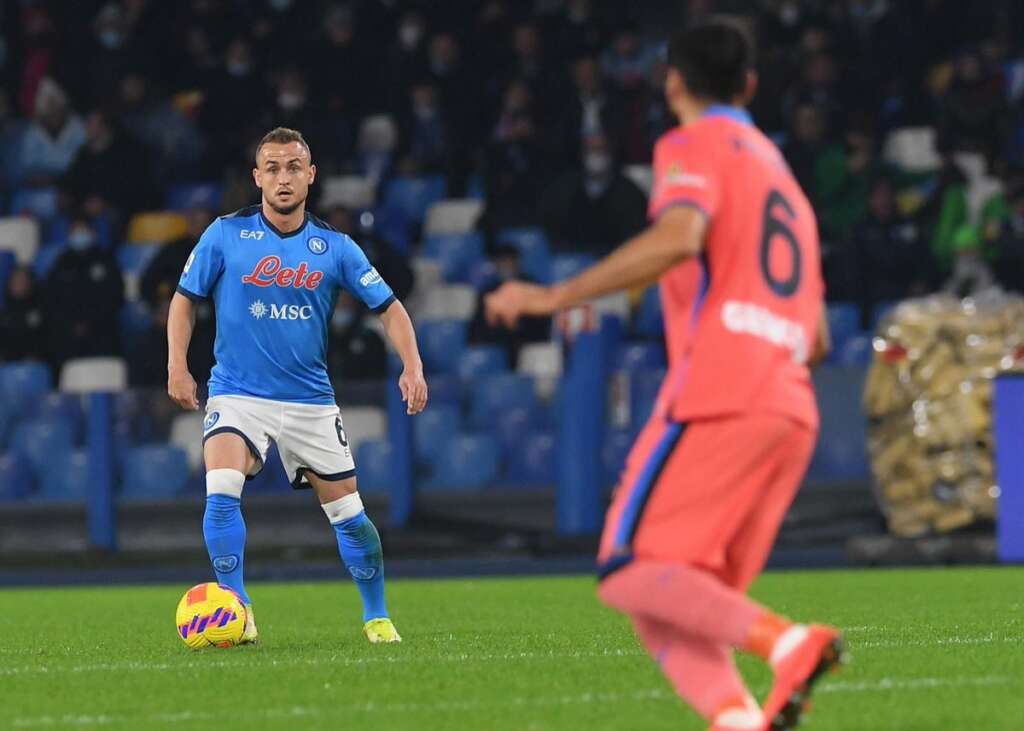 ITALIANO: Em jogo de viradas, Napoli perde da Atalanta em casa e deixa o Milan na liderança