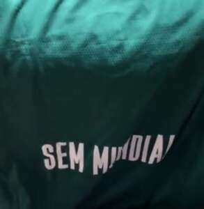 Torcedor compra camisa do Palmeiras, empresa falha e entrega produto com a estampa 