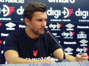 Mineiro: Ronaldo confirma ex-zagueiro no comitê de transição para nova gestão do Cruzeiro