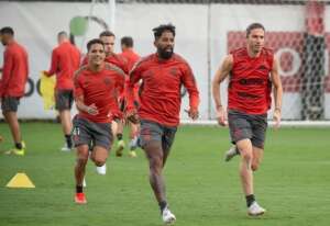 Fluminense é mais um interessado em lateral do Flamengo