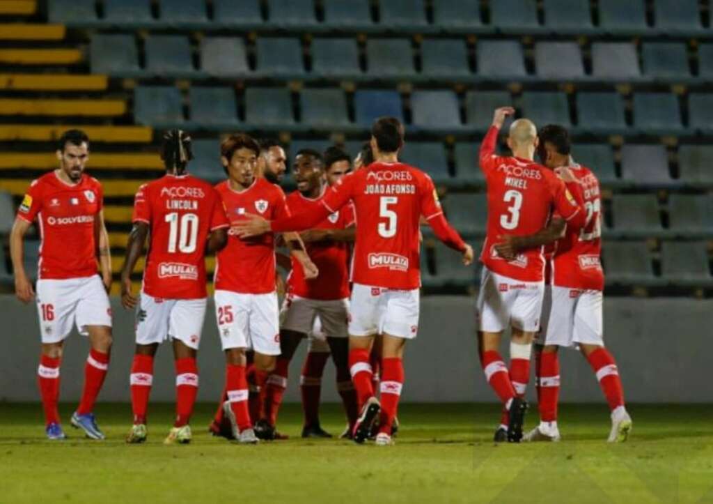 PORTUGUÊS: Início da 15ª rodada é marcado por zebras