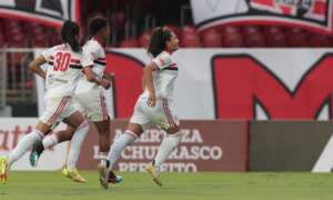 PAULISTA FEMININO:  São Paulo vence e sai na frente do Corinthians na primeira decisão