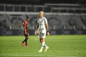 Santos libera Diego Tardelli e retoma negociação por atacante do Palmeiras