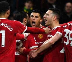 INGLÊS: Cristiano Ronaldo marca, Manchester United vence 3ª seguida e sobe para 5º lugar