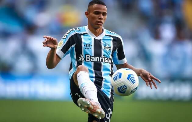 Gaúcho: Clube francês entra na disputa e oferece R$ 71 milhões por lateral do Grêmio