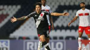 Goiano: Goiás sonda artilheiro ex-Vasco, mas se assusta com pedida de R$ 600 mil