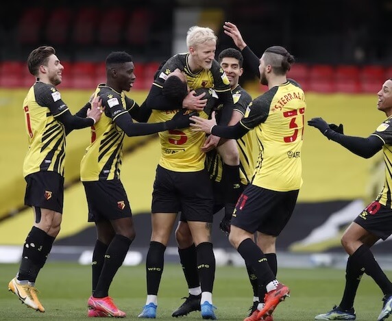 Surto de covid-19 adia mais uma partida do Campeonato Inglês