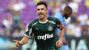 Negociação com o Santos esfria e atacante deve seguir no Palmeiras
