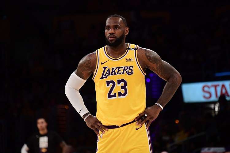 Com lesão no joelho, LeBron James segue fora dos Lakers por tempo indeterminado