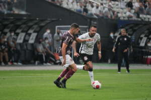 Renato Augusto vê Corinthians superior e lamenta 0 a 0 em casa: 'Bola não entrou'