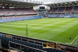 Inglês: Surto de Covid-19 em clube faz Premier League adiar mais uma partida