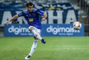 Mineiro: Cruzeiro encaminha rescisão com lateral-direito