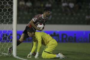Calleri lamenta treinos atrapalhados pela covid e admite Guarani melhor