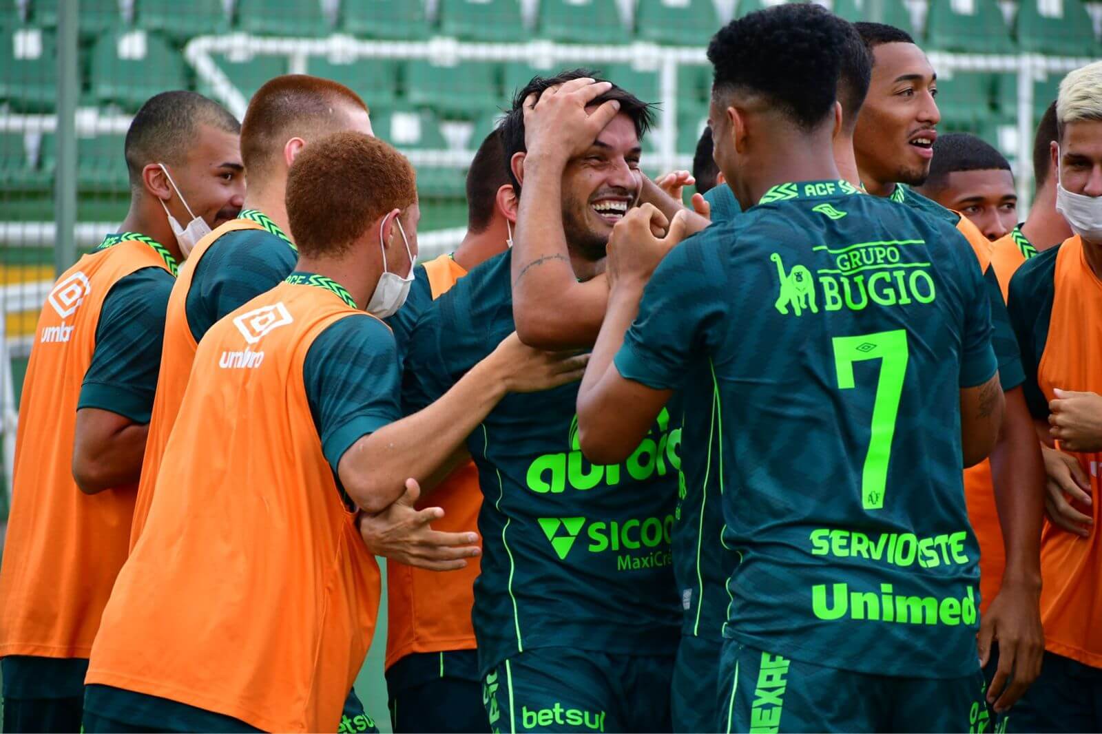 CATARINENSE: Ex-Palmeiras, Tiago Real marca e Chapecoense volta a vencer após quatro meses