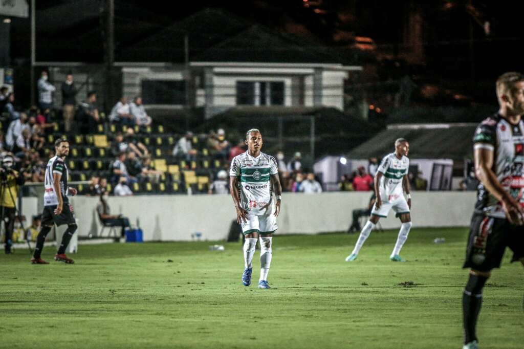 PARANAENSE: Operário vence o Coritiba e Cianorte passa pelo lanterna