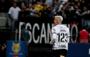 Sem fechar com um 9, Corinthians deve estrear com Roger Guedes e garoto na frente