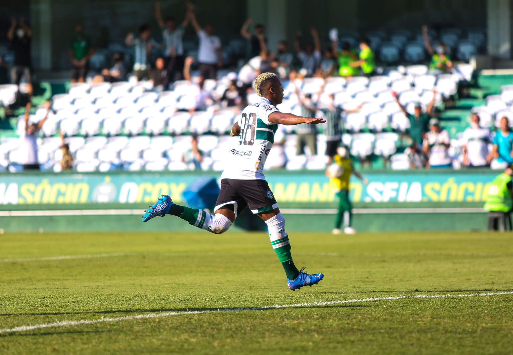 PARANAENSE: Coritiba estreia com vitória; Sem jogadores, Rio Branco não vai a campo