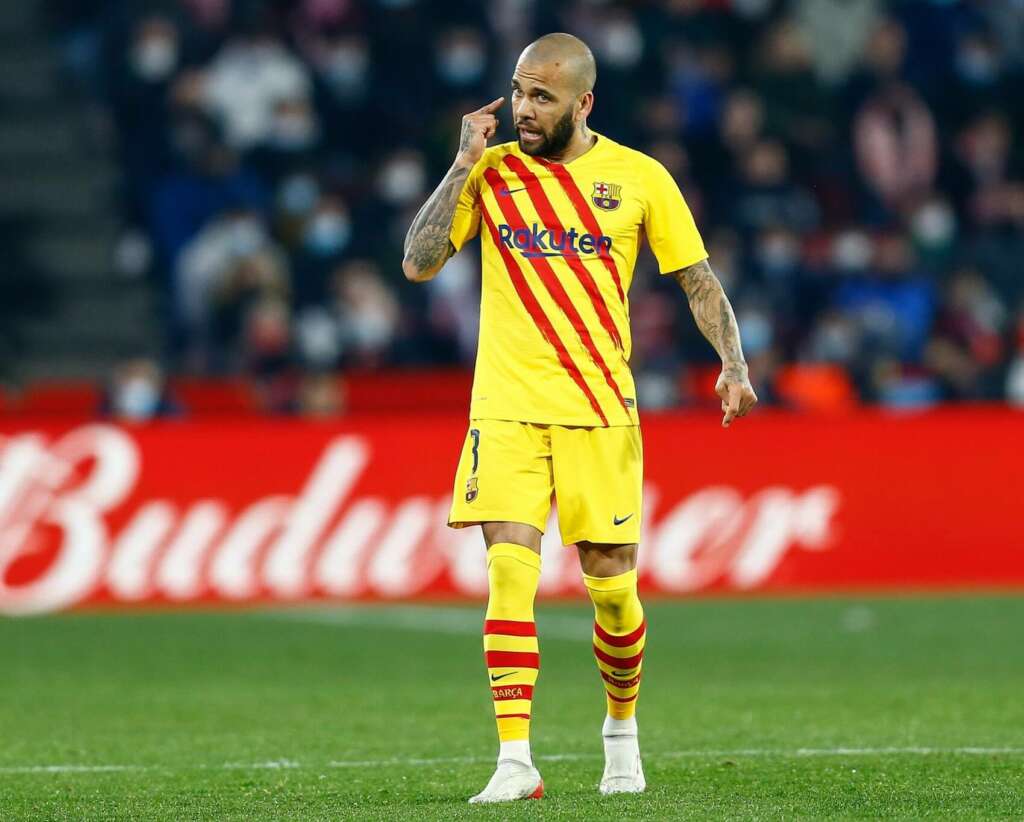 ESPANHOL: Daniel Alves dá assistência, mas Barcelona cede empate ao Granada