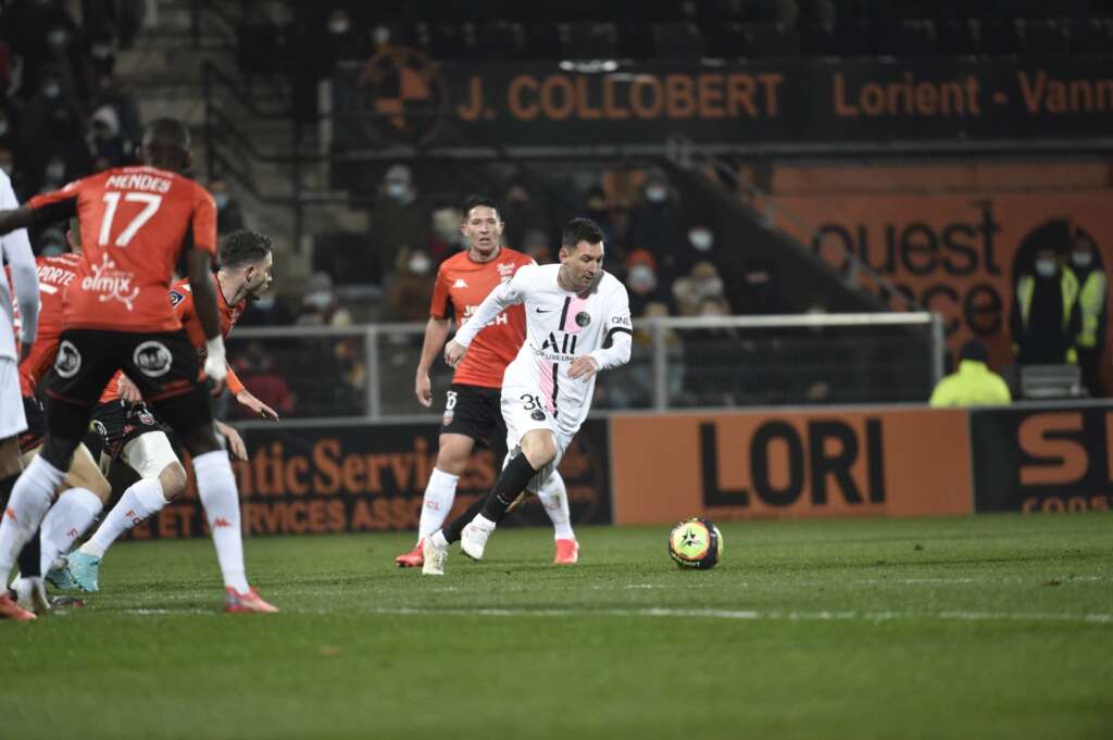 PSG anuncia que Messi e outros três jogadores testaram positivo para a covid-19