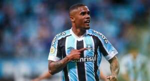 Grêmio revela desejo de Douglas Costa seguir no clube: 'Queremos que fique'