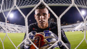 Corinthians aguarda retorno de empresário para selar compra de Ivan, da Ponte Preta