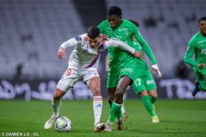 FRANCÊS: Com Paquetá envolvido em confusões, Lyon joga mal em casa, mas vence