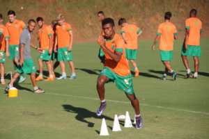 Catarinense: Chapecoense repatria atacante ex-Flu por contrato de produtividade