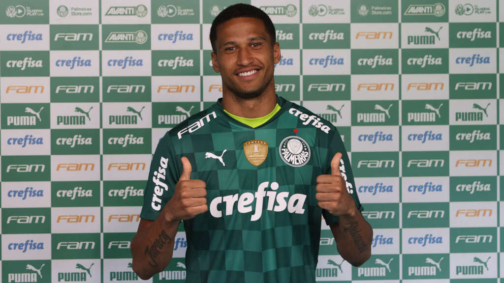 No Palmeiras, novo zagueiro é apresentado e quer preencher lacuna e formar trio com Gómez e Luan