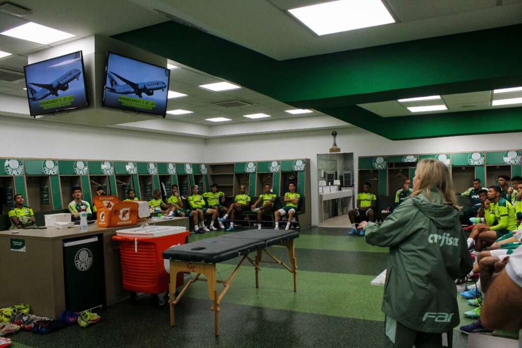 Elenco do Palmeiras recebe recomendações sobre viagem para o Mundial