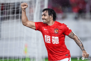 Paulistão: Ex-Palmeiras e Cruzeiro, atacante fica próximo de acerto com o Santos