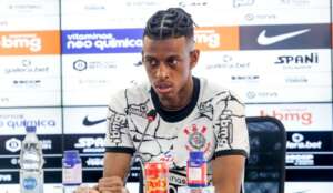 Robson Bambu veste a 3 do Corinthians e quer resgatar a alegria: 'Desafio grande'