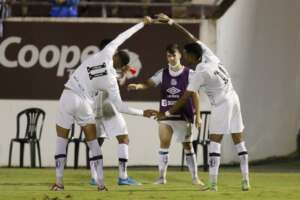 COPA SP: Diógenes brilha de novo nos pênaltis e Santos avança à semifinal