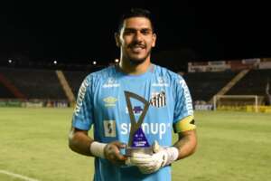 João Paulo culpa expulsão por empate do Santos em estreia no Paulistão