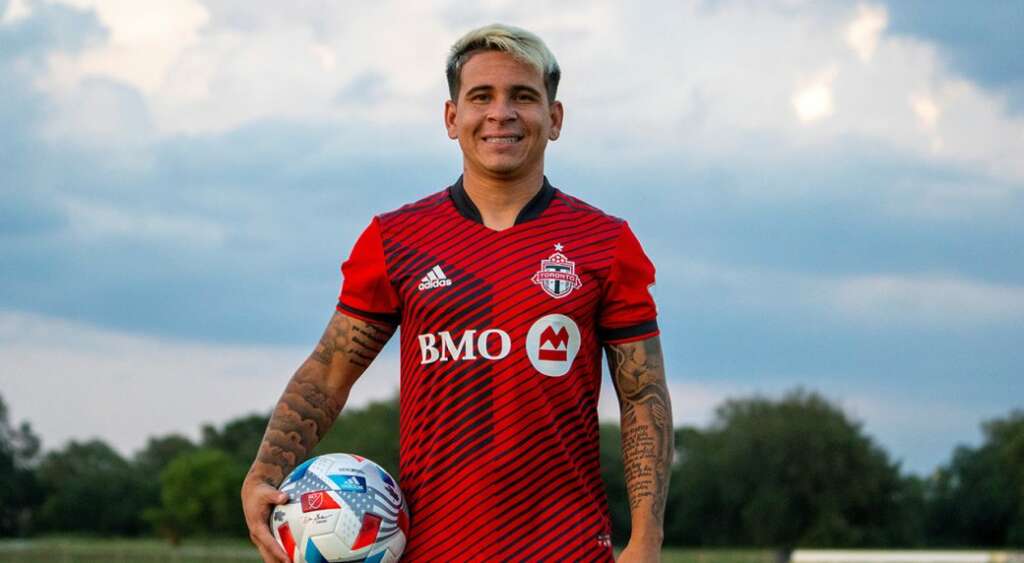 Ex-Santos frustra brasileiros e acerta com Tigres-MEX