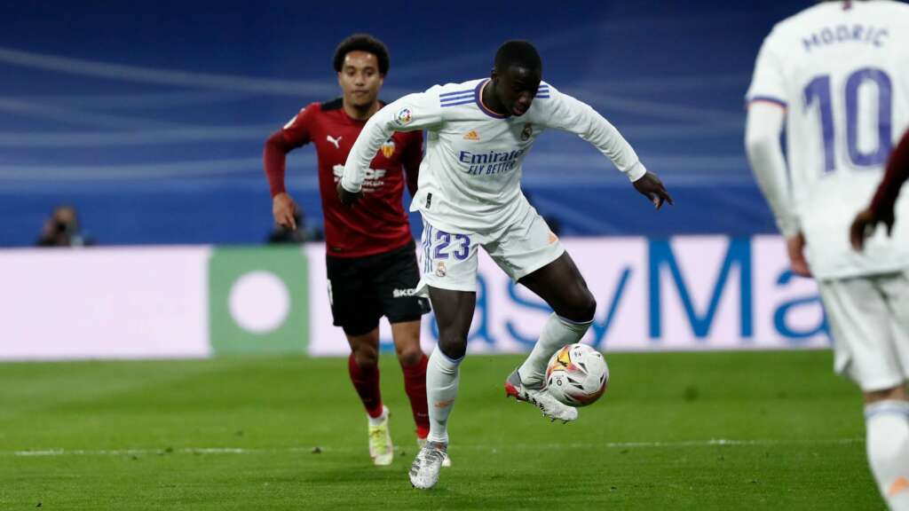 ESPANHOL: Vinícius Jr faz 2, Benzema marca gol 300 e Real Madrid bate Valencia