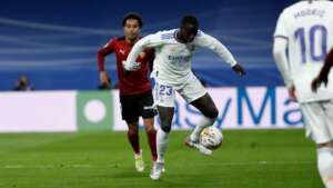 ESPANHOL: Vinícius Jr faz 2, Benzema marca gol 300 e Real Madrid bate Valencia