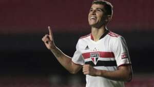 Depois de treinar separado, atacante rescinde contrato com o São Paulo