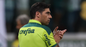 Abel não se empolga com sequência de vitórias do Palmeiras: 'Pés firmes na terra'