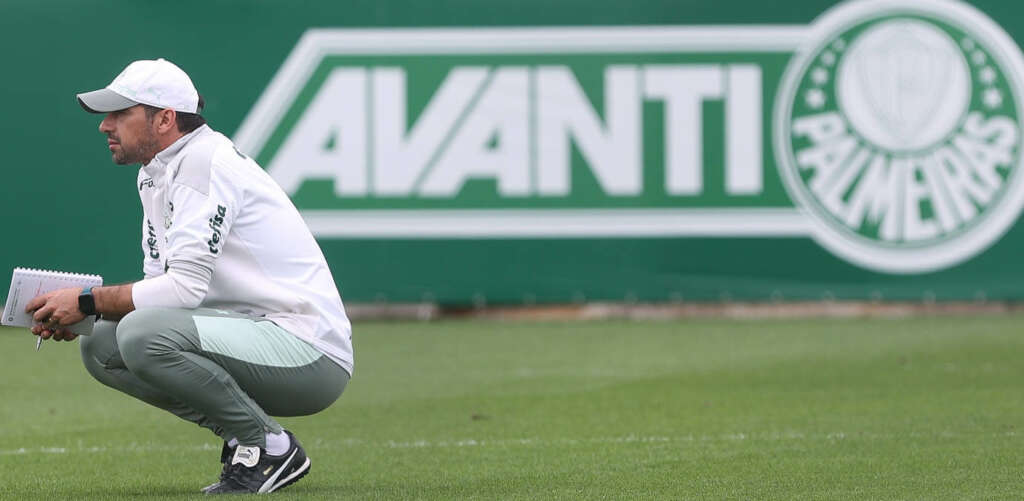 Abel Ferreira lança livro com bastidores das conquistas do Palmeiras