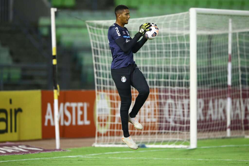 Gaúcho: Grêmio promete tomar medidas após goleiro sofrer racismo em jogo contra o Brasil