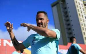 Ex-Guarani negocia saída da Chapecoense e entra na mira de rival da Série B