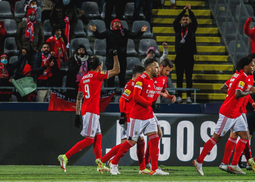 PORTUGUÊS: Benfica bate o Arouca e volta a vencer
