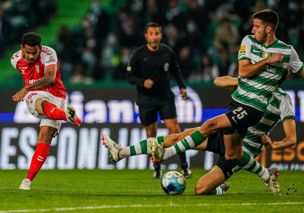 PORTUGUÊS: Braga vira no apagar das luzes e complica Sporting na briga pela liderança
