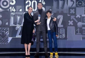 Pelé parabeniza e Cristiano Ronaldo retribui: 