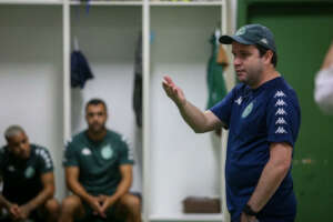 Paulistão: Treinador lamenta baixas e fala sobre reformulação no Guarani