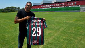 Carioca: Fluminense oficializa contratação de ex-zagueiro do Goiás