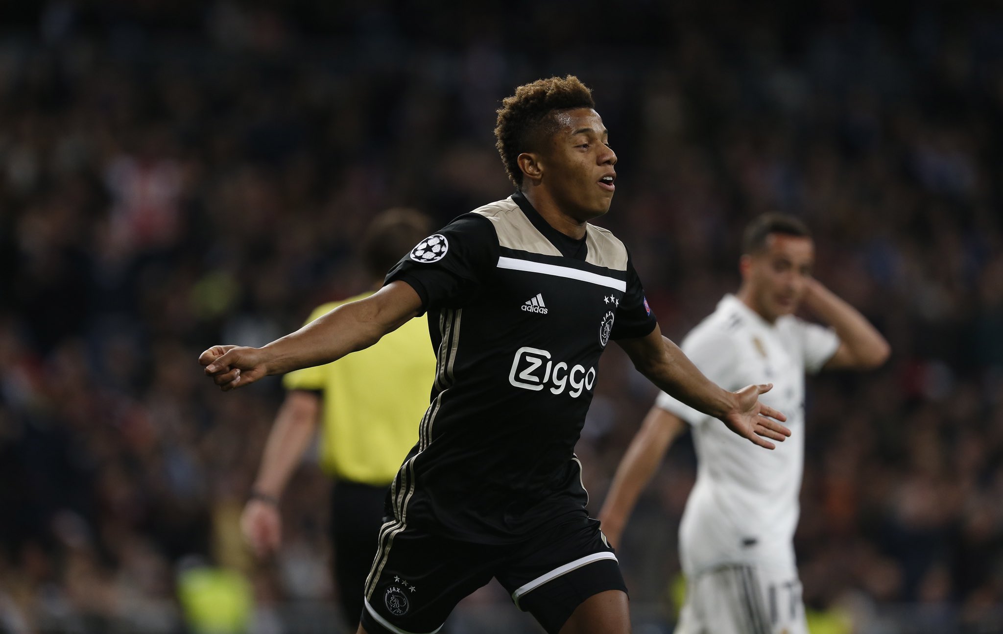 Ajax confirma a venda de ex-São Paulo para “time de brasileiros” por R$ 76 milhões