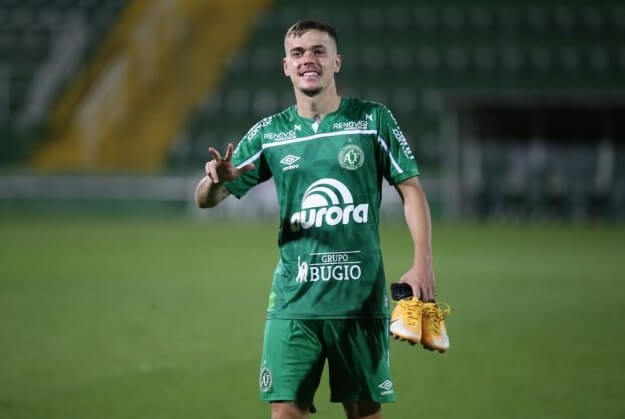 dener meia chapecoense